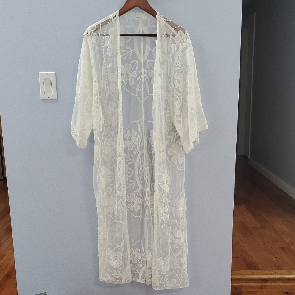 Dreamers Elegant Lace Kimono Robe